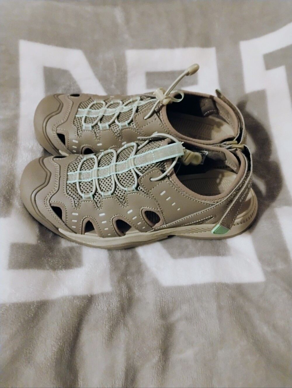 Women's Brand New Rare Tan & Mint Green Eddie Bauer Sandals U.S. Size 8 - Picture 2 of 5
